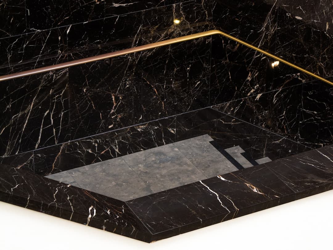 Turkish Marble Wholesale Price Guide: Slab Calibration, Grades & Logistics